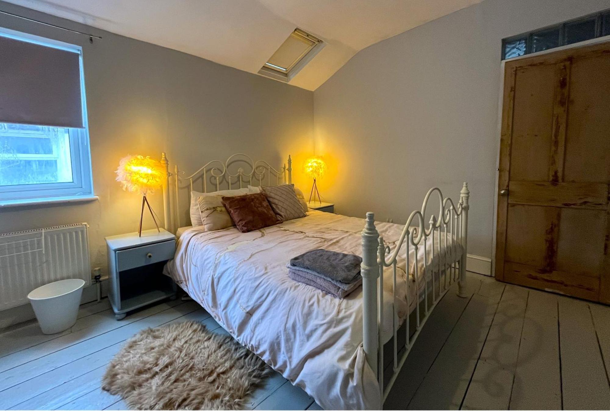 Charming Cottage Retreat With Garden - Sleeps 12 Bristol Eksteriør bilde