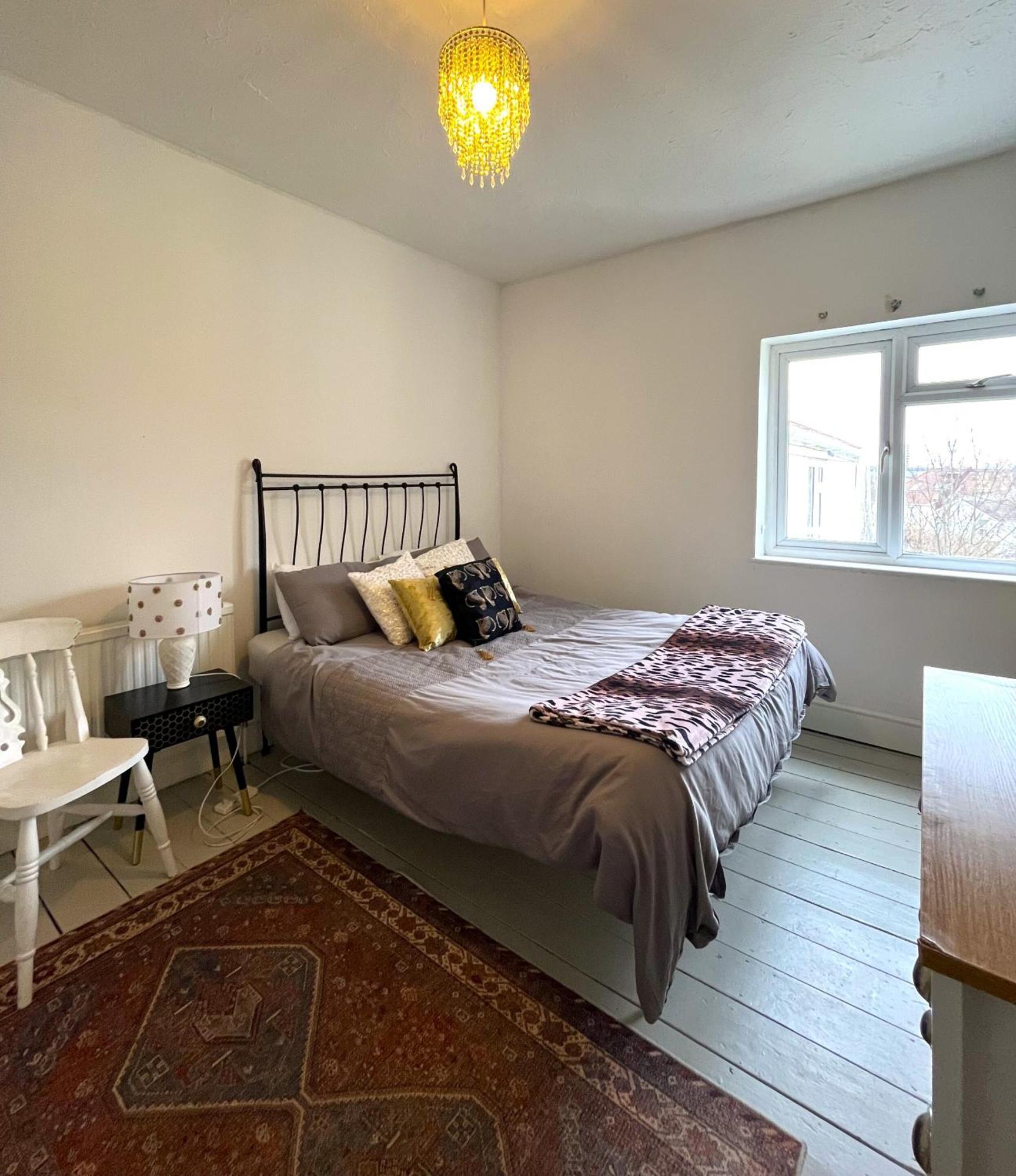 Charming Cottage Retreat With Garden - Sleeps 12 Bristol Eksteriør bilde